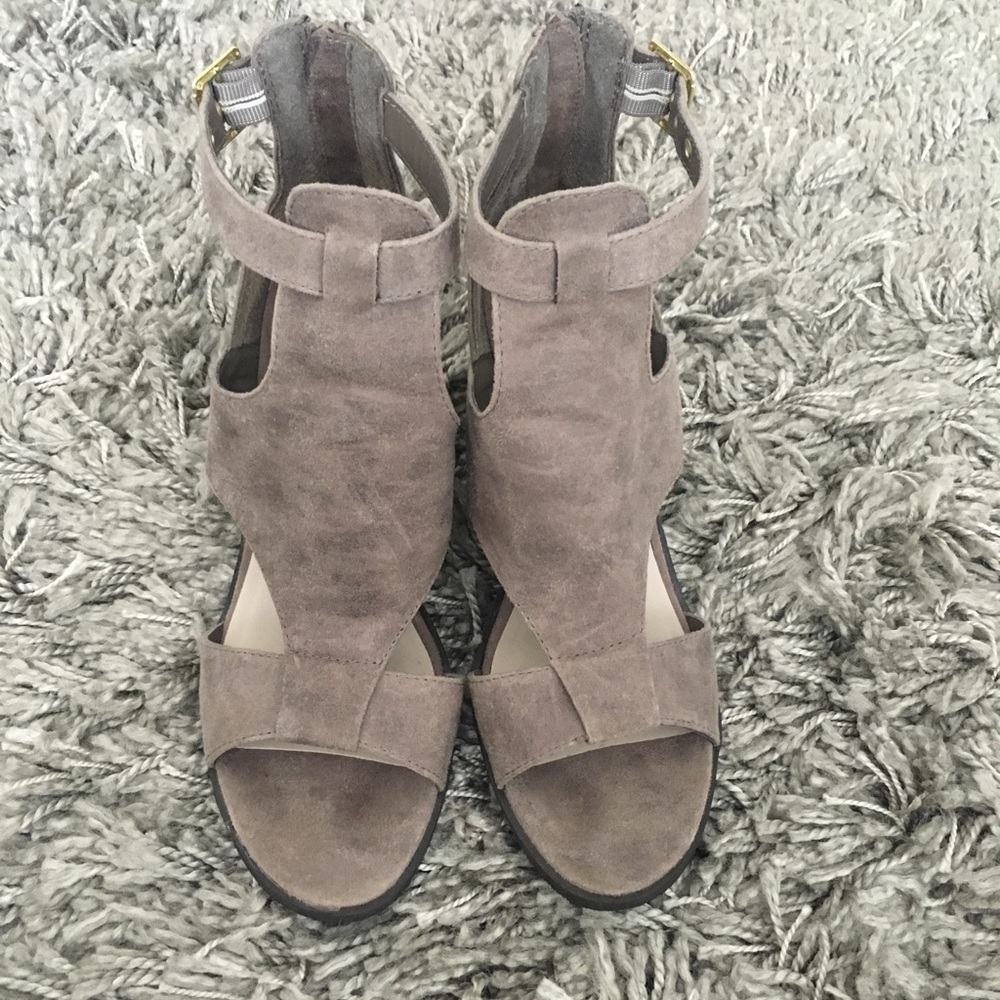 Fergalicious Faux Suede Sandals with Heel Sz 9